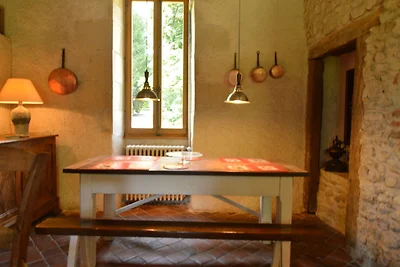 Schönes Ferienhaus mit Teich in Champvert
