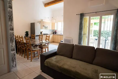 Villa in Vias mit Garten und Grill