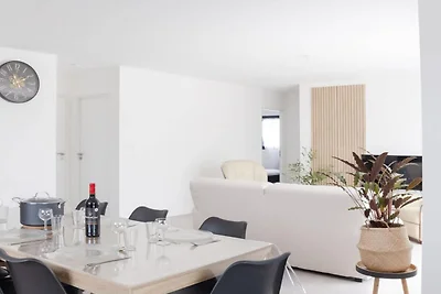 Comfortable Single-Storey House by the Beach