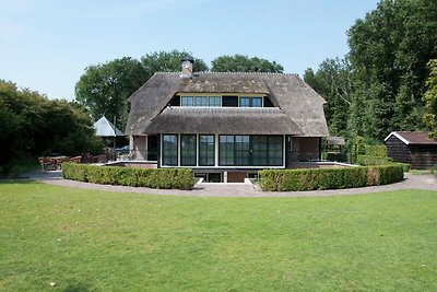 Eine geräumige Villa in Nijensleek mit Sauna