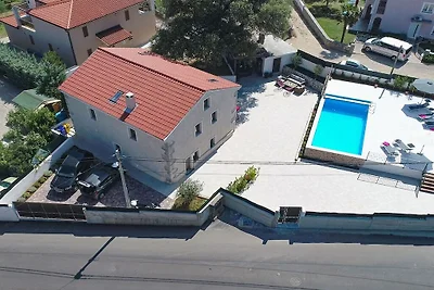 Villa in Kornic, Krk mit Schwimmbecken
