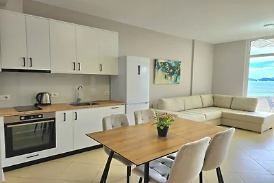 Apartment in Saranda with Stunning Sea Views