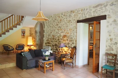 Graziosa casa in pietra con terrazza e giardi...