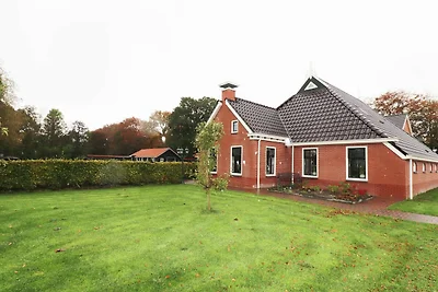 Zeer ruim appartement in verbouwde boerderij