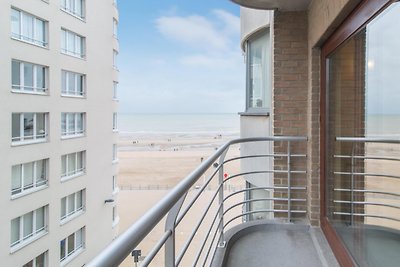 Appartement met terras en zijdelings zeezicht