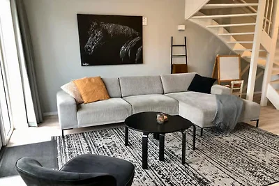 Schöne Lodge am Kirchplatz gelegen.