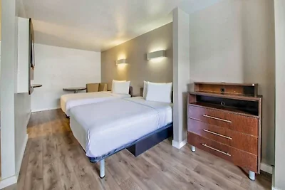 Sunny ADA 2- Bed|Pool|Free parking