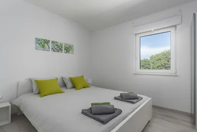 Villa in Tinjan mit Schwimmbecken