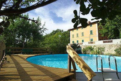 Modernes Ferienhaus mit Pool in Montefiridolf...