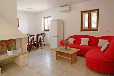 Charmantes Ferienhaus mit Terrasse in...