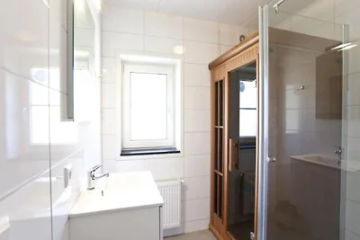 Steinvilla am Wasser für 8 Personen mit Sauna