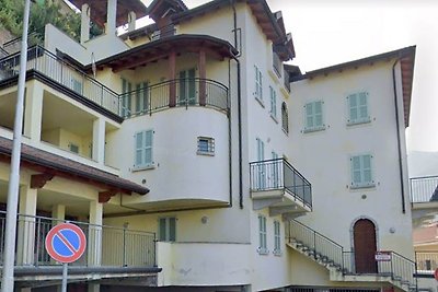 Invitante appartamento a Bellano con balcone