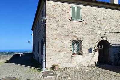 Maison dans un village avec piscine