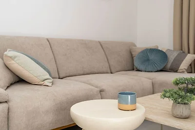 Modern City Escape - Two Bedroom Apartment wi...