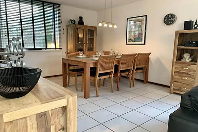 Modernes Ferienhaus mit Garten