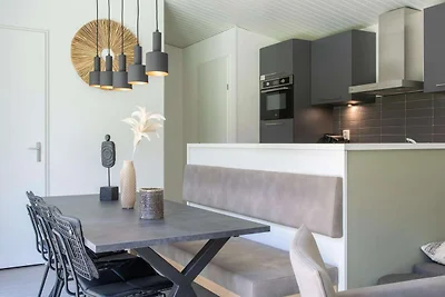 Schönes Chalet mit Klimaanlage, in einem Feri...