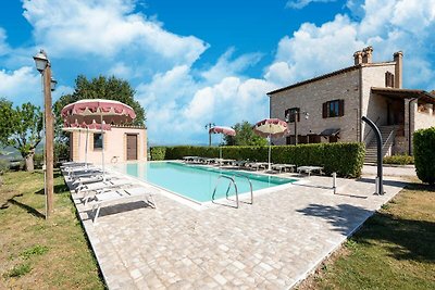 Wohnung in einem Landhaus mit 2 Swimmingpools