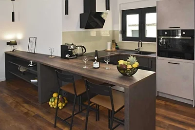 Luxury Slatine Apartments with Terrace and Ga...