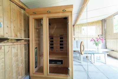 Modernes Ferienhaus mit Whirlpool in...