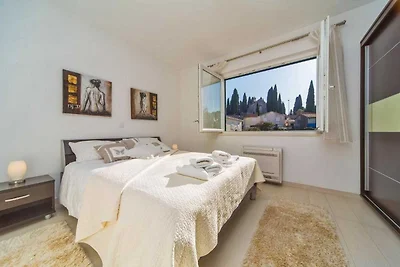 4B Apartments - Two Bedroom Apartment with...