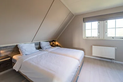 Reetgedeckte Villa mit Spülmaschine, in einem...