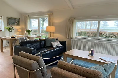 Friese watervilla voor zes personen
