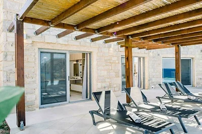 Villa in Sfinari with swimming pool