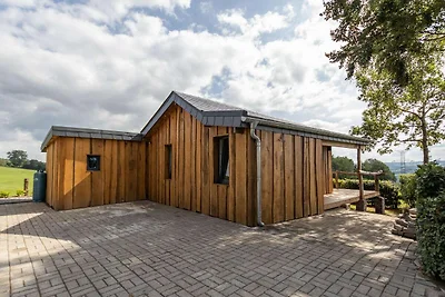 Chalet mit überdachtem Außenpool