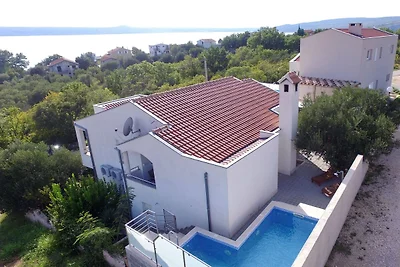 Modernes Apartment mit privatem Pool in...