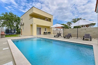 Moderne Villa mit privatem Hydromassagepool