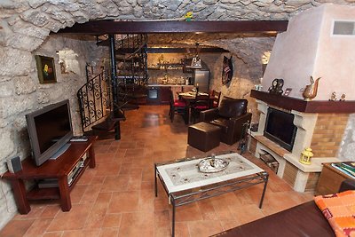 Traditionelles Ferienhaus mit Swimmingpool in...