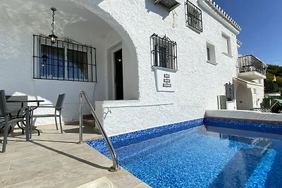 Reihenhaus in Nerja mit Pool und Meerblick