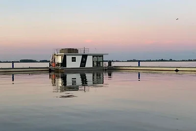 Hausboot in Offingawier mit Terrasse