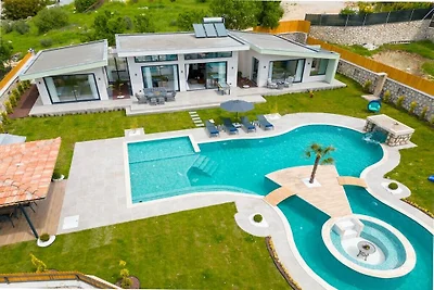 Villa in Kalkan mit Schwimmbecken