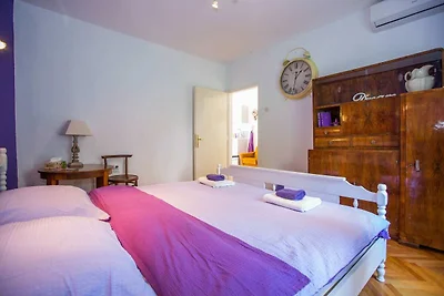 Guest House Gugily- Double Room with Shared...