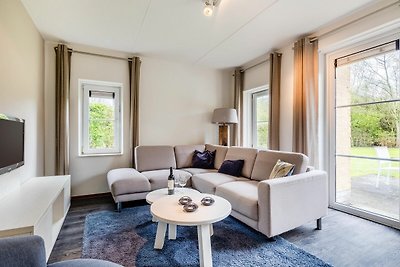 Neu gestaltete Villa mit Sauna, 1 km vom Stra...