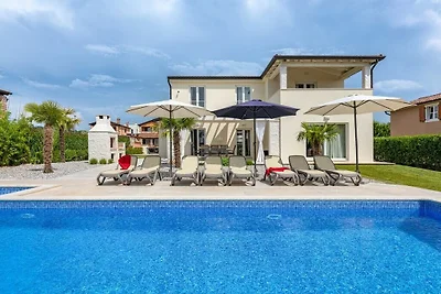 Lavandula mit Swimmingpool
