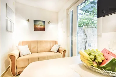 Apartments Gracin - Studio Apartment with Ter...