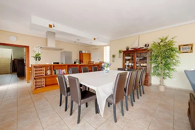 Villa in El Agar mit Pool und Strandnähe