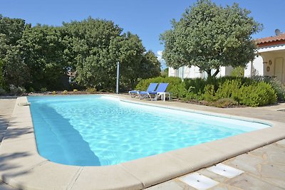 Luxuriöse Villa in Escales mit Pool