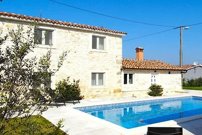 Ferienhaus in Visnjan mit Schwimmbecken