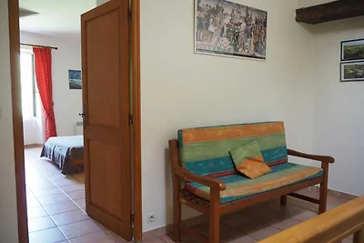 Graziosa casa in pietra con terrazza e giardi...