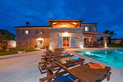 Villa in Krmed mit Schwimmbecken