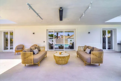 Villa in Nueva Andalucía mit beheiztem Pool