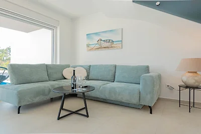 Villa Pomalo - Three Bedroom Villa with Outdo...