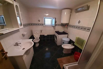 Cozy Apartments with Private Balcony Vinisce ...