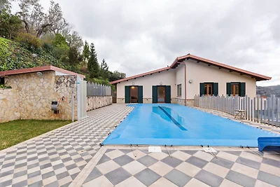 Villa mit Talblick und Sprudelbad