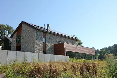 Modern vakantiehuis met binnenzwembad en...