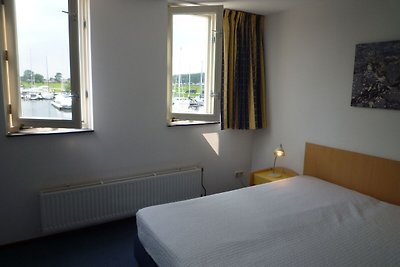 Modernes Ferienhaus mit Anlegesteg bei...