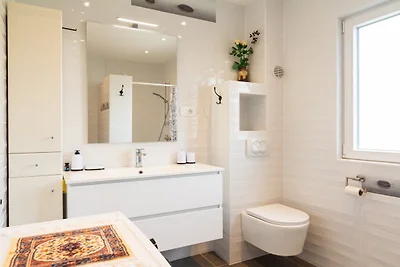 Elegant Sutivan Apartments with Balcony - Two...